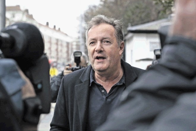 Piers Morgan, televizijski voditelj, ki je raje dal odpoved, kot da bi se opravičil, je bil včeraj na sprehodu okoli svojega...