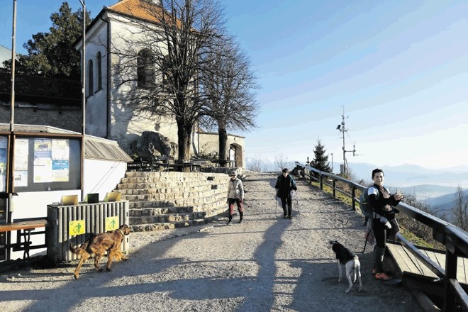 Šmarna gora je priljubljena izletniška točka Ljubljančanov, zato so se na MOL odločili, da jo bodo do jeseni opremili z novo...