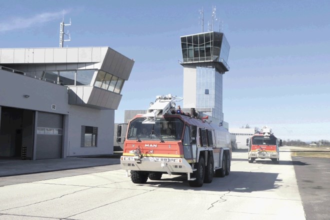 V okviru prvega dela posodobitve je vojaško letališče Cerklje ob Krki pridobilo tudi nov gasilsko-reševalni objekt.