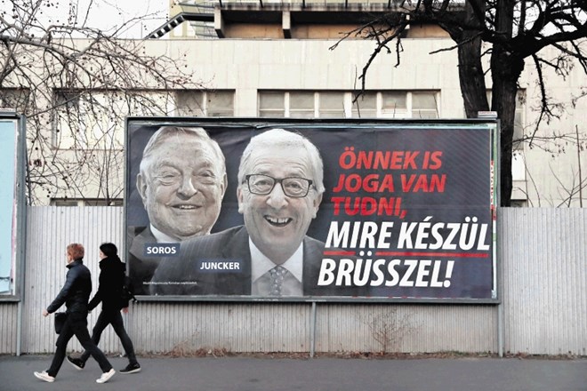 Na madžarski desnici je redkokdo tako osovražen kot Soros. Na plakatu iz leta 2019, na katerem je upodobljen ob takratnem...