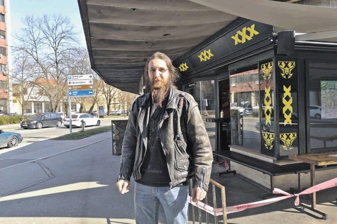 Žan Lampret, najemnik gostinskega lokala Moto bar XXX v Celju, pravi, da napada na inšpektorja, kot so ga opisali na...