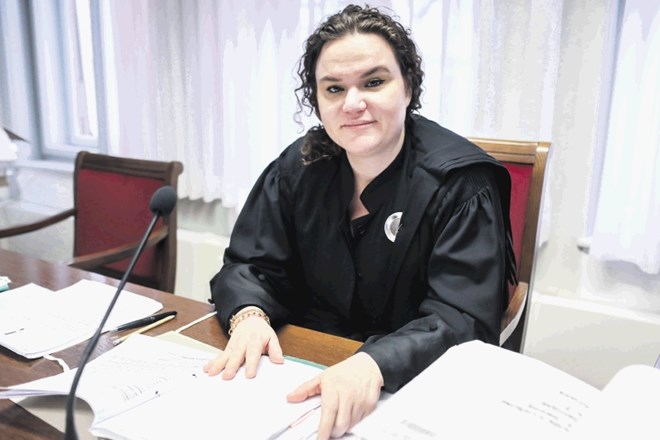 Sodnica Ana Testen se je po incidentu ob hišni preiskavi znašla v središču obračunavanja s politično konotacijo.