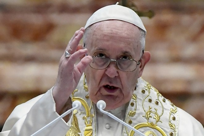 Papež na velikonočni ponedeljek molil za starejše in bolne 