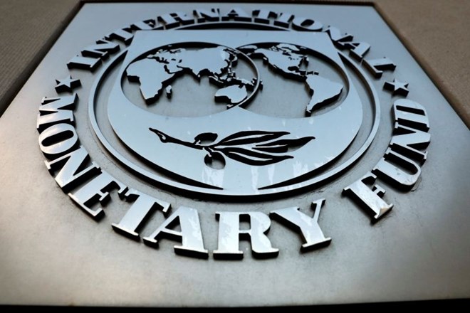 Mednarodni denarni sklad (IMF) Sloveniji  za letos napoveduje 3,7-odstotno gospodarsko rast, prihodnje leto pa 4,5-odstotno.