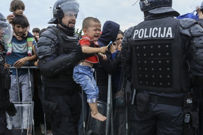 Amnesty International ugotavlja, da Slovenija še naprej krši pravice beguncev in prosilcev za azil.
