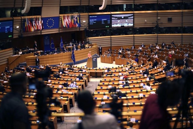 Več evropskih poslancev je danes v razpravi o covidnem potrdilu opozorilo na diskriminacijo, ker je potrdilo o cepljenju...