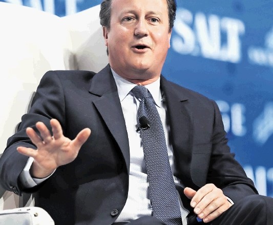 Bivšemu britanskemu premierju Davidu Cameronu gledajo pod prste zaradi lobističnih poslov.
