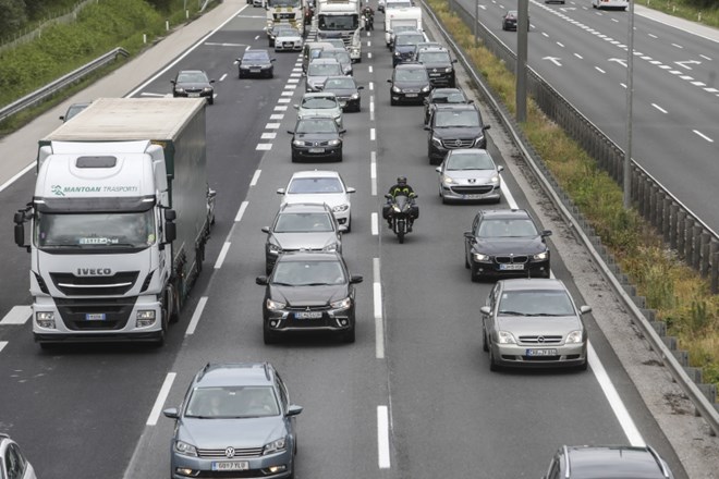 Lani na slovenskem avtocestnem omrežju za četrtino manj prometa