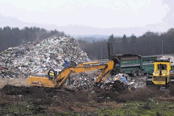 Na objektu mehansko-biološke obdelave odpadkov na Leskovcu (na sliki deponija) bodo obdelovali mešane komunalne in kosovne...