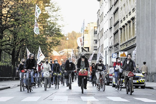 V petek so na ljubljanskih ulicah in ulicah nekaterih drugih slovenskih mest vnovič zazvonili kolesarski zvonci. Protestniki...