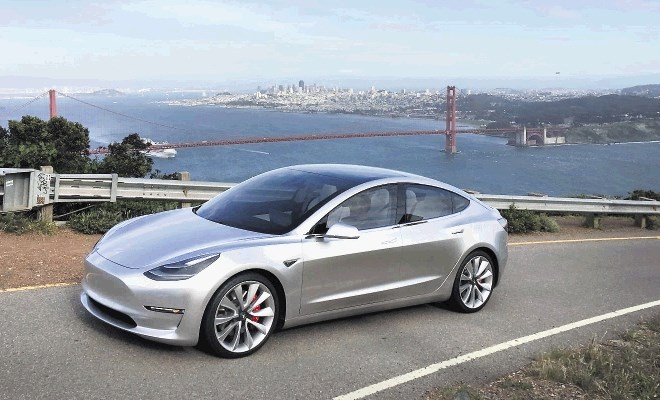 Tesla z rastjo dobička