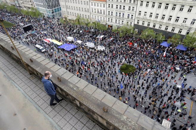 V Pragi množični protesti proti predsedniku Zemanu