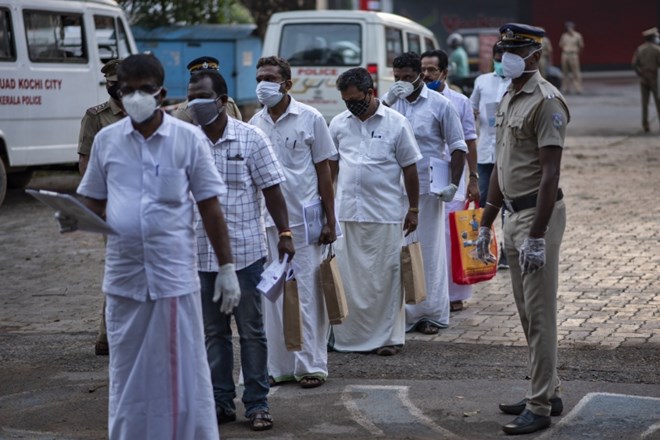 V Indiji v enem dnevu več kot 400.000 novih okužb