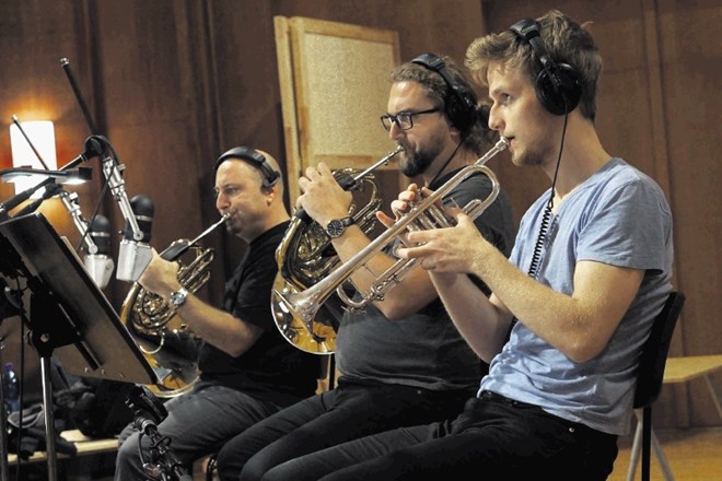 Peter Firšt (na fotografiji desno) je solo trobentač v dunajskem projektnem orkestru Synchron Stage, ki med drugim snema...