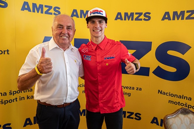 Predsednik AMZS Anton Breznik s Timom Gajserjem, štirikratnim svetovnim prvakom v motokrosu in ambasadorjem AMZS.