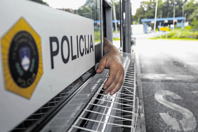 Slovenskim policistom se bo prihodnji teden pri varovanju meje s Hrvaško pridružilo tudi 21 policistov iz Estonije, Litve in...