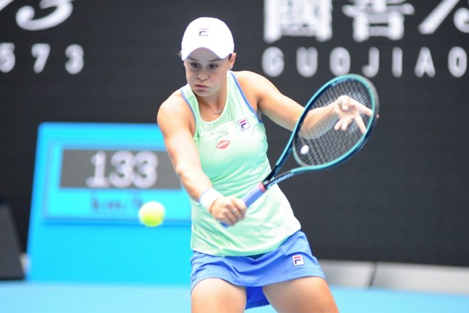 Belorusinja Arina Sabalenka je v finalu  teniškega turnirja WTA 1000 v Madridu premagala prvo igralko sveta Ashleigh Barty iz...