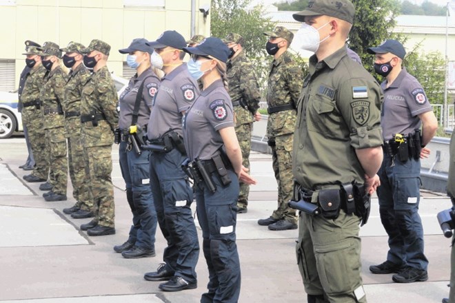 Enaindvajset policistov iz tujine bo pri nas ostalo mesec dni, nekateri tudi več, za kar bo Slovenija odštela od 40.000 do...
