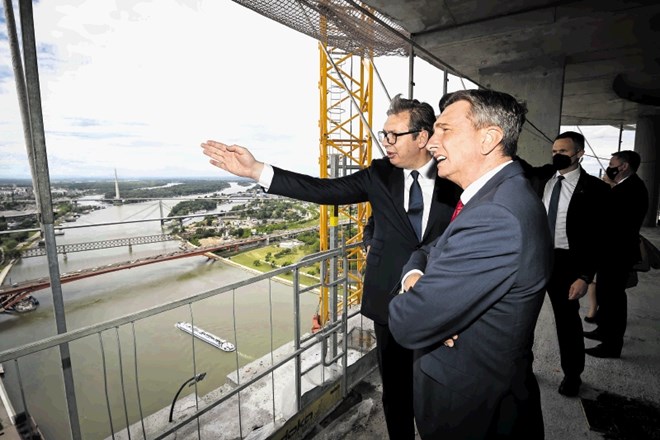 Pred ponedeljkovim vrhom procesa Brdo-Brioni je bil Pahor včeraj v Srbiji pri predsedniku  Vučiću, kjer si je ogledal tudi...