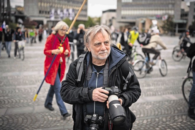 Fotograf Tone Stojko je v knjigi zbral fotografije protestov, ki jih spremlja že od leta 1968.
