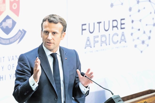 Francoski predsednik Emmanuel Macron na zasedanju Iniciative za prihodnost cepljenja v Afriki na univerzi v Pretorii v Južni...