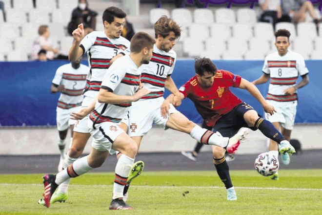 Mladi nogometaši Portugalske so se po zmagi nad Španijo uvrstili v finale evropskega prvenstva.