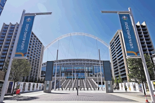 Na kultnem stadionu Wembley v Londonu bo kar sedem tekem, tudi obe polfinalni in finale.