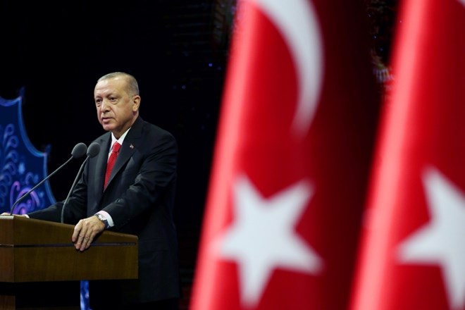 Osman Kaval, kritik predsednika Recepa Tayyipa Erdogana (na fotografiji),  je za zapahi že od oktobra 2017.