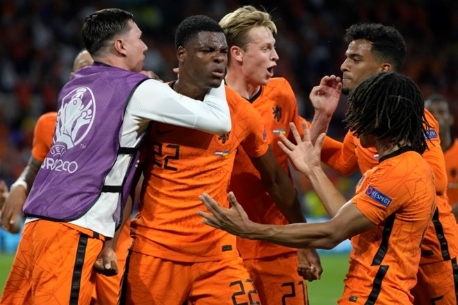Nizozemska nogometna reprezentanca je v Amsterdamu v 1. krogu evropskega prvenstva premagala Ukrajino.