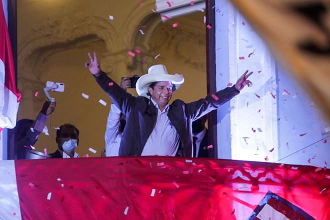 Novi predsednik Peruja bo levičar, učitelj in sindikalist Pedro Castillo.