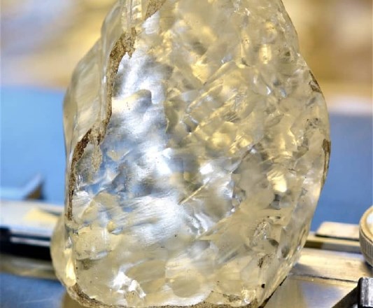 V Bocvani odkrili velikanski diamant