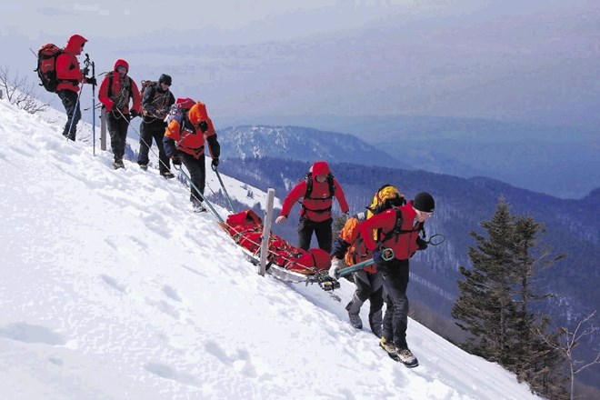 Letos so gorski reševalci z gora reševali 43 težje poškodovanih in 13 smrtno ponesrečenih planincev.