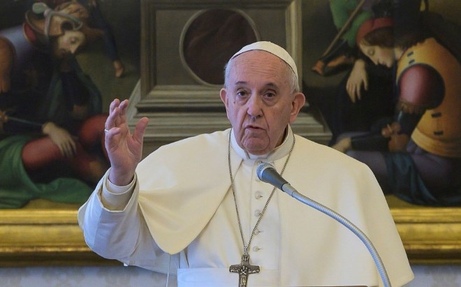 Papež Frančišek je danes ob svetovnem dnevu beguncev pozval k sočutju z ljudmi, ki so na begu.