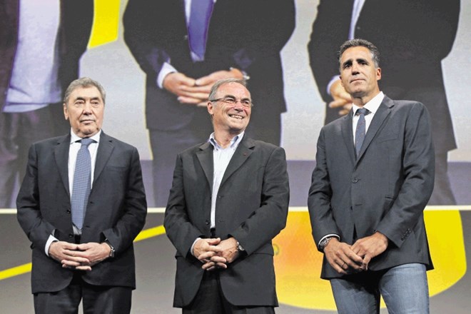 Miguel Indurain (desno) v družbi Eddyja Merckxa (levo) in Bernarda Hinaulta (v sredini). Ob omenjeni trojici je le še že...