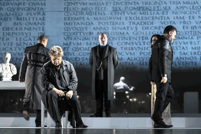 Na odru SNG Opera in balet Ljubljana bo nocoj še zadnja operna premiera letošnje sezone – Tosca. Skladatelju Giacomu...