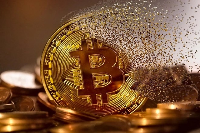 Bitcoin prvič v petih mesecih vreden manj kot 30.000 dolarjev