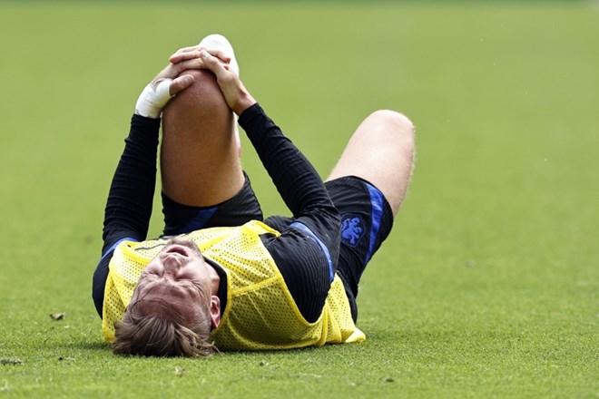 Nizozemski nogometaš Luuk de Jong si je poškodoval koleno.