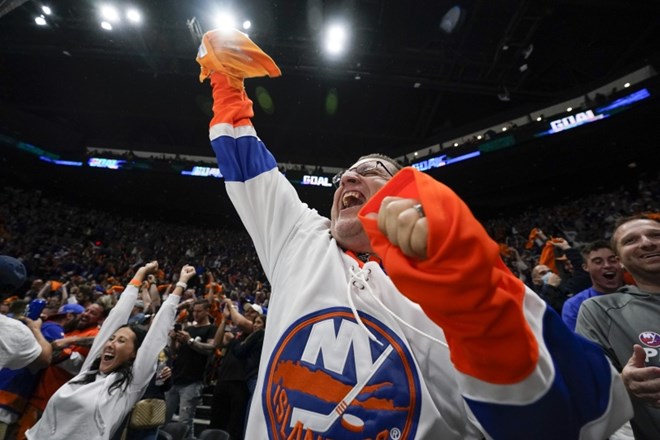 Veselje navijačev ekipe New York Islanders.