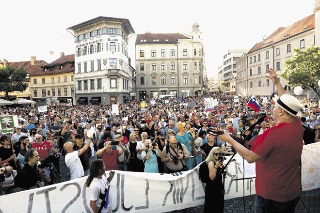 Petkove protestnike je spremljal tudi glasbeni program v zasedbi Zoran Predin, Jani Kovačič (na sliki), Zborke, Brutalci,...