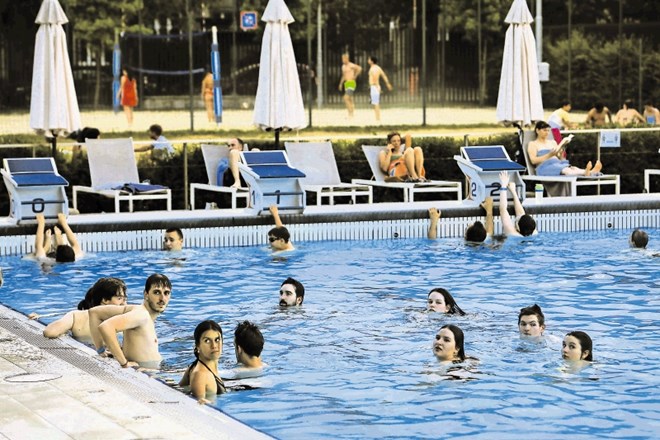 Najmanjša gneča je po 13. uri, ko je na bazenu tudi najbolj vroče, največja pa po 16. uri in konec tedna.