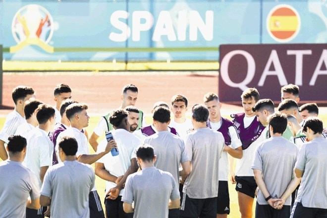 Nogometaši Španije so se na današnjo polfinalno tekmo evropskega prvenstva pripravljali v Madridu.