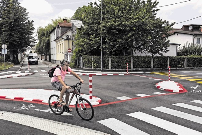 Poti kolesarjev so se v novem križišču podaljšale, so pa po drugi strani precej bolj varni.