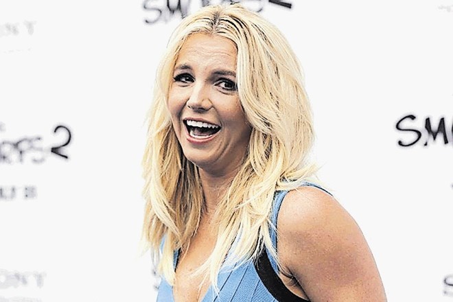 Britney Spears hoče, da      s položaja njenega skrbnika odstranijo njenega očeta.