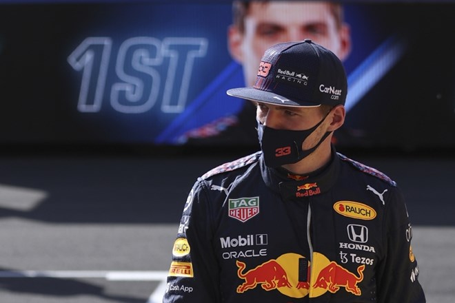 Nizozemec Max Verstappen (Red Bull) je dobil prvo sprintersko dirko formule 1 in bo v nedeljo v Silverstonu pravo dirko za...