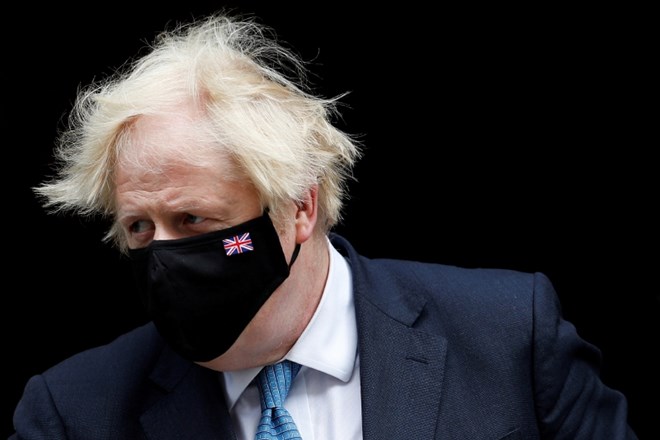 Britanski premier Boris Johnson bo zaradi stika z osebo, okuženo s koronavirusom, prihodnji teden v samoizolaciji.