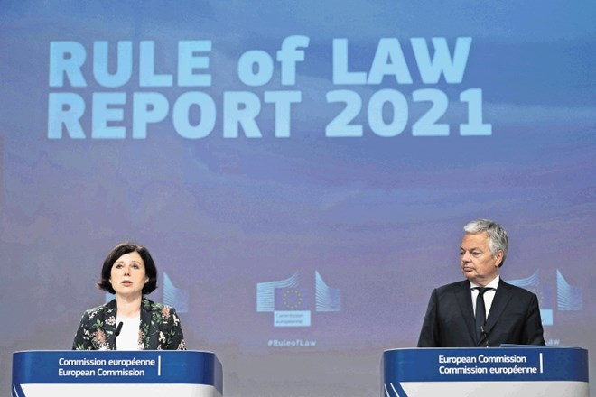 Komisarka Jourova in komisar Reynders sta bila vnovič kritična do slovenskih oblasti.