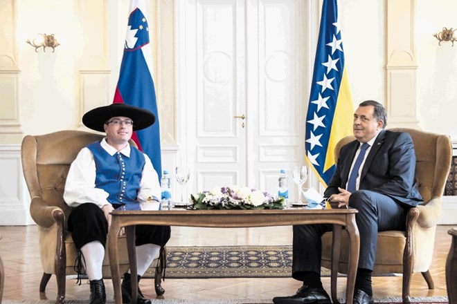 Damijan Sedar je predsedniku BiH  Miloradu Dodiku predal akreditive v Kekčevi opravi.