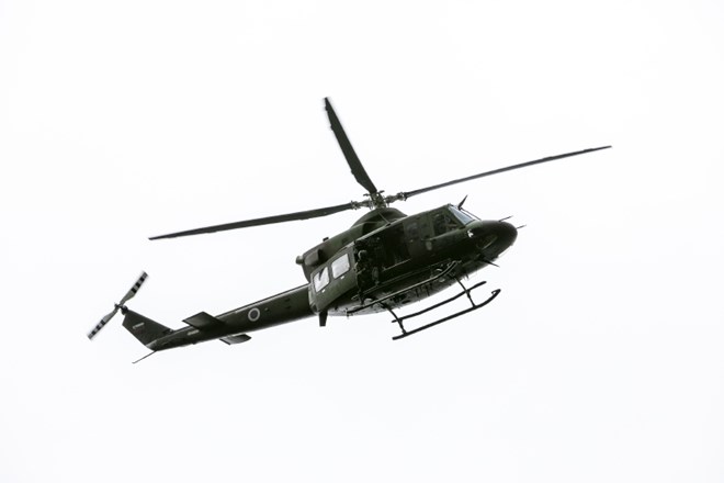 Poškodovanega otroka so s helikopterjem Slovenske vojske prepeljali v ljubljanski klinični center.