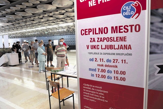 V UKC Ljubljana tudi v zadnjih tednih nadaljujejo  cepljenja zaposlenih. Tistim, ki so se za to obliko zaščite odločili že...