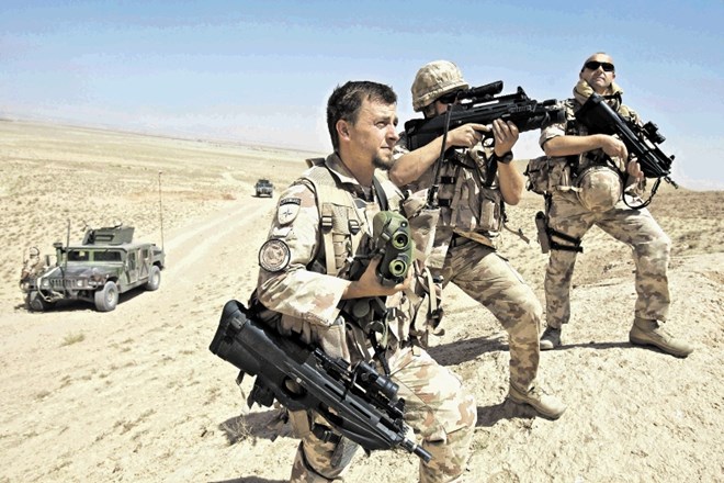 Afganistanci, ki so sodelovali s Slovensko vojsko, zdaj Slovenijo prosijo za zaščito pred talibani. (Fotografija prikazuje...
